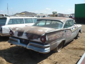 1957 Ford Fairlane (57FO1282C)